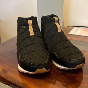 Brand new Tevas. Purchased from free people